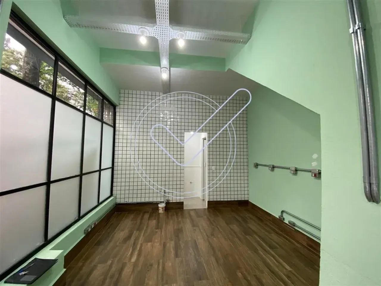 Sala Comercial no Centro Comercial de Alphaville