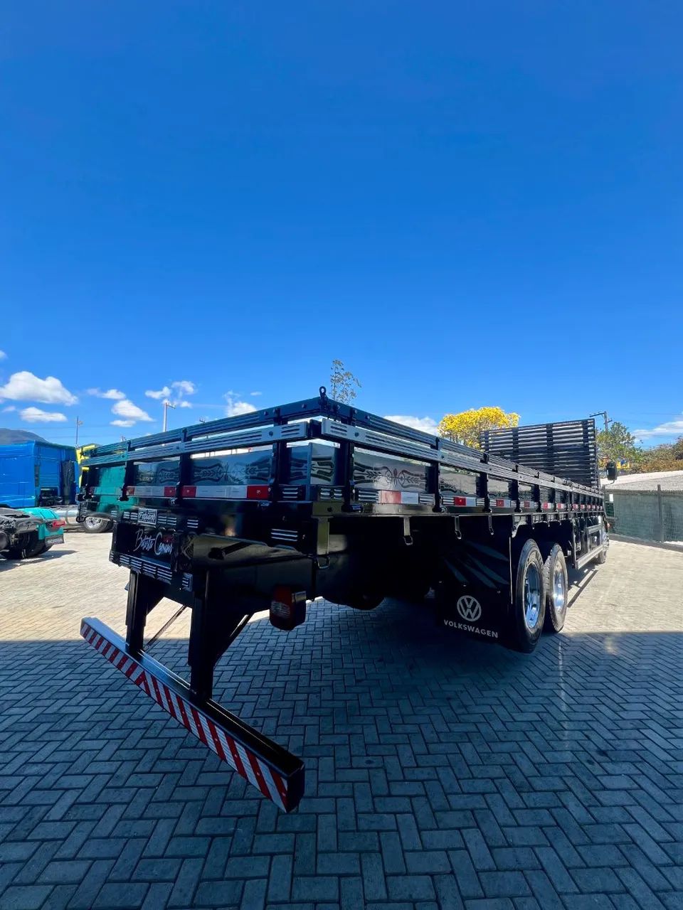 Vw 24-280 6x2 2023 - Carroceria de madeira de 8,5m - Foto 4