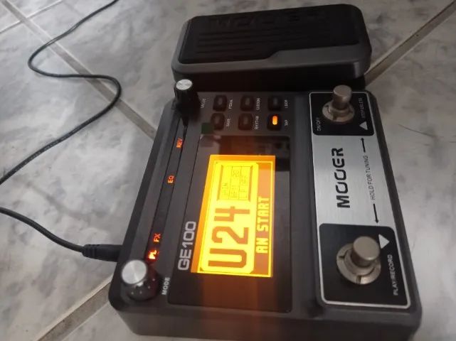 Pedaleira Mooer GE100 com fonte  - Foto 2