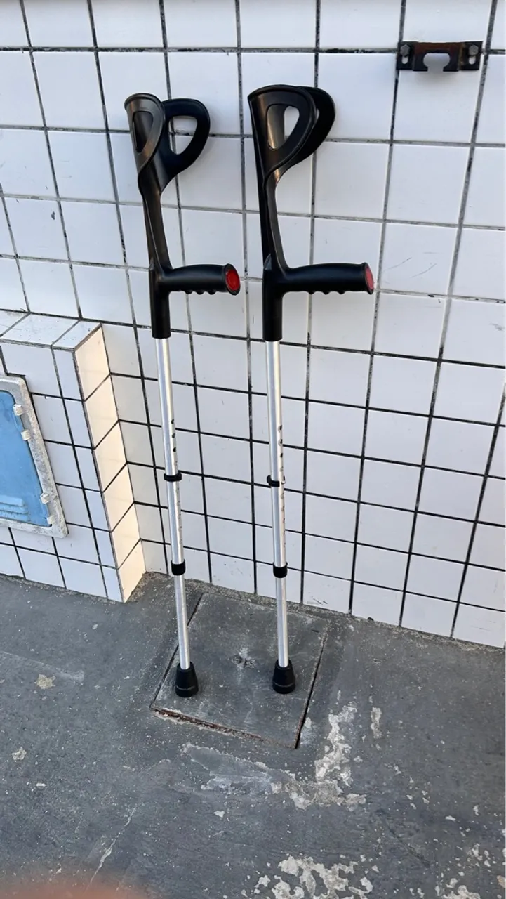 Vendo par de muletas nunca usada