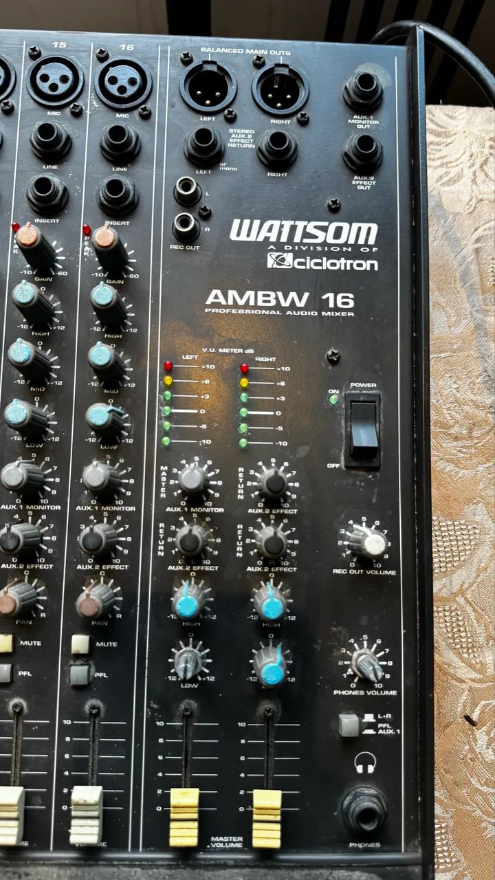 Mesa de Som AMBW 16 canais