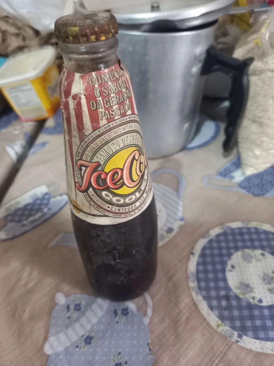 Garrafa antiga de refrigerante Ice Cola