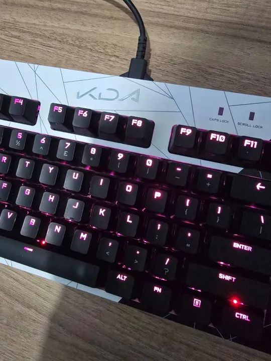 Teclado Gamer Mecânico Logitech G PRO K/DA League of Legends - Foto 3