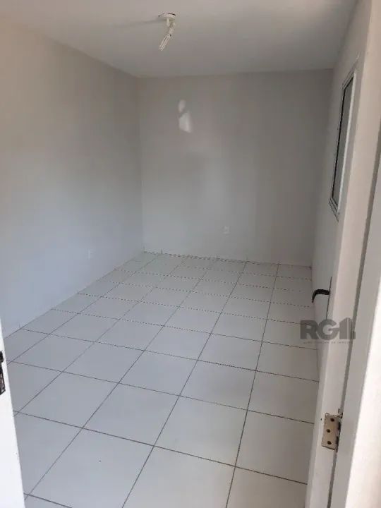 Prédio residencial composto por 4 apartamentos, sendo 2 no térreo e 2 no superior. Os apar - Foto 6