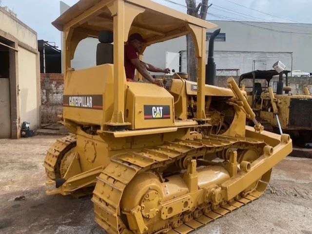 Vende-se Trator de Caterpillar D6D DD Ano: 1986 - Foto 3