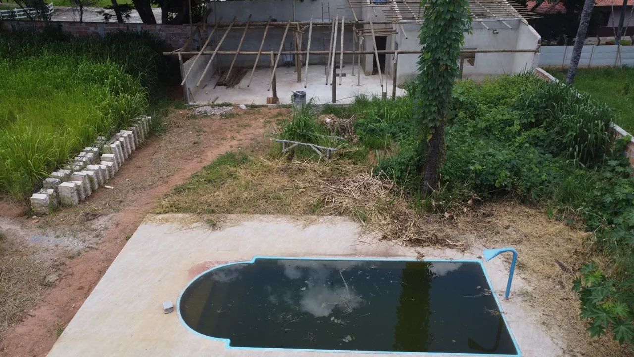 Casa em construção com piscina!