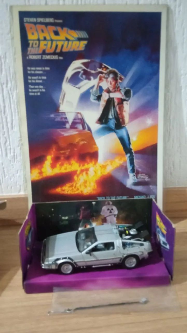 Vendo Miniatura DeLorean + pôster  - Foto 3
