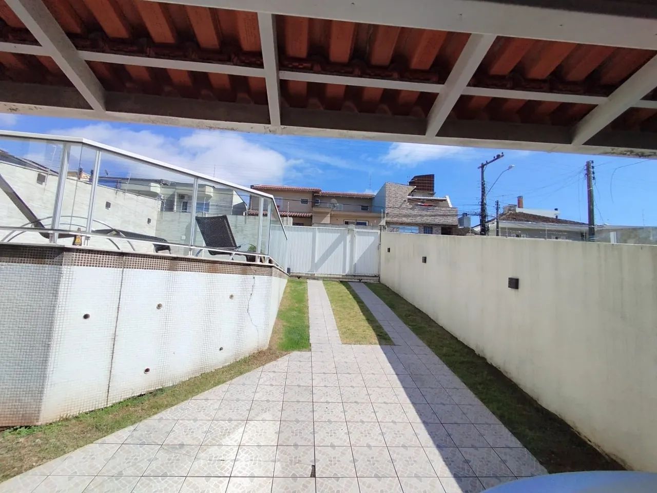 ZA - Casa com 02 quartos, 116,0 m² de área de serviço, piscina, bairro Serraria, São José. - Foto 3