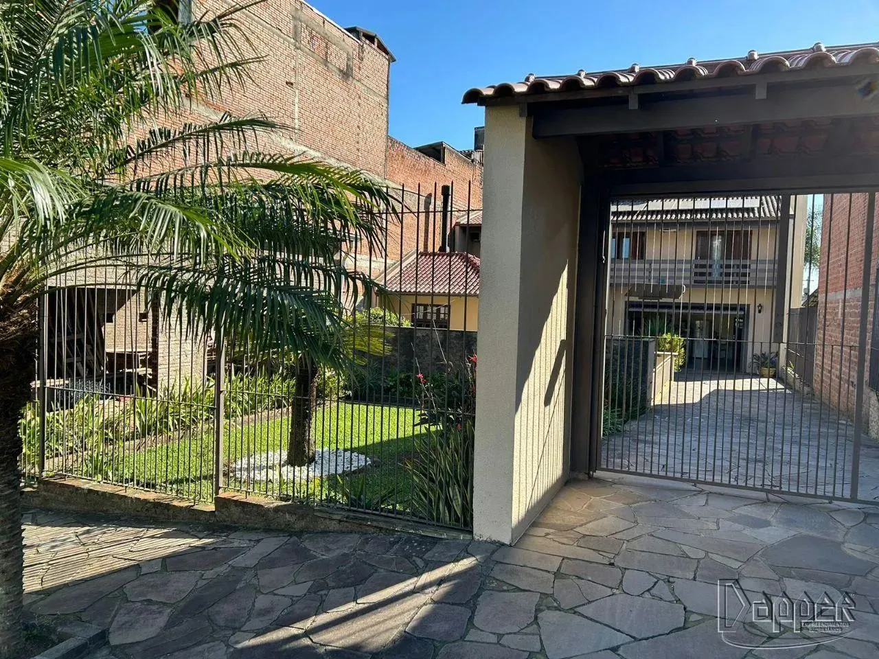 Casa residencial à venda no bairro Vila Nova com 5 dormitórios e 415 m² de área útil.