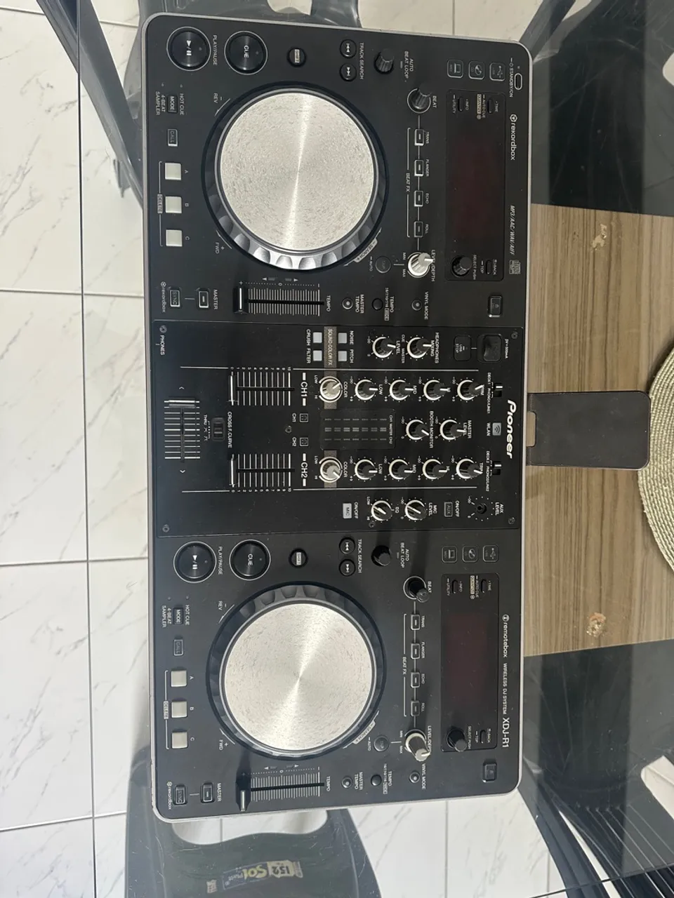 Controladora Pioneer XDJ-R1