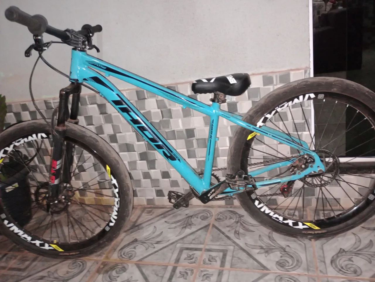 Vendo bicicleta aro 26 semi nova