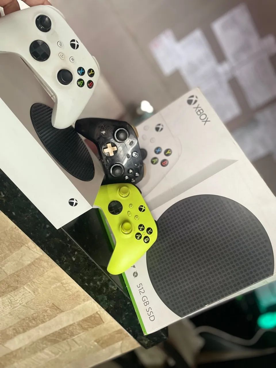 Xbox Series S + 2 controles - Foto 2