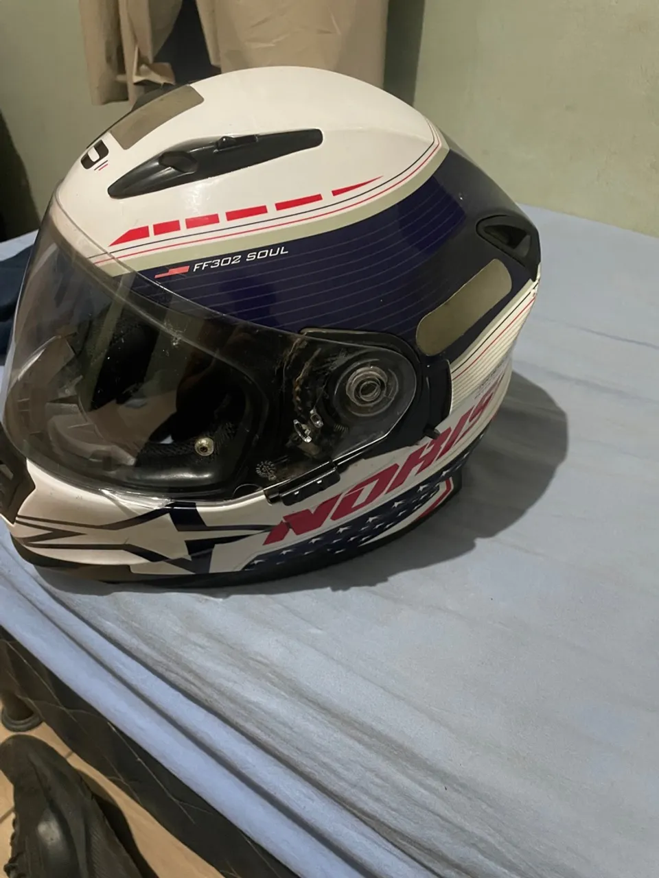 Capacete de Moto Usado - Ótimo Estado