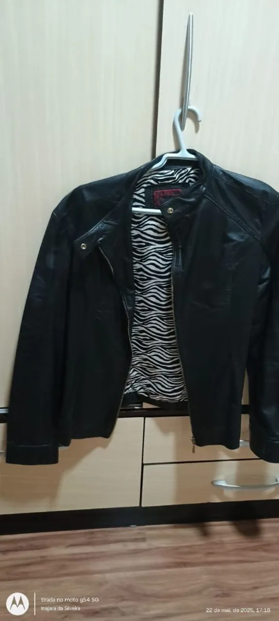 Jaqueta de Couro Preta com Forro Animal Print