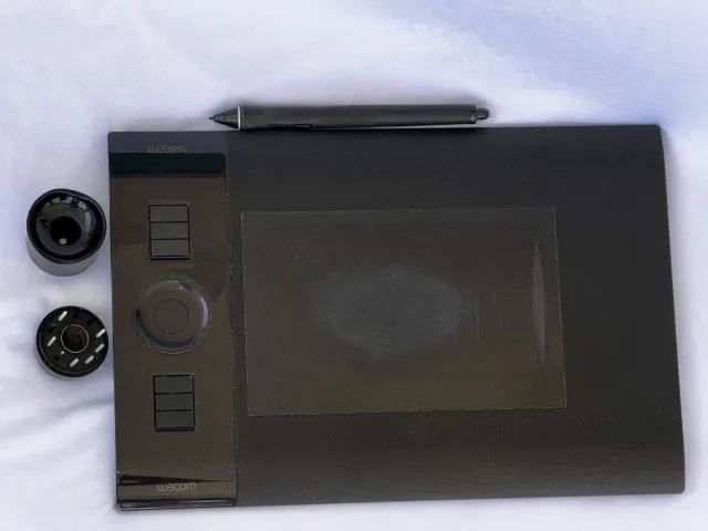 Mesa Digitalizadora Wacom Intuos Pro Small ( usada com caneta, mouse e pontas extras ) - Foto 2