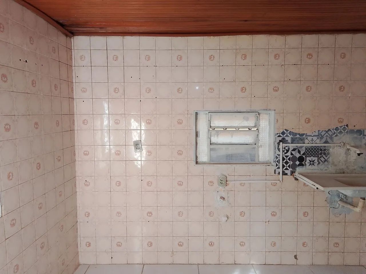 Alugo casa de fundo  - Foto 2