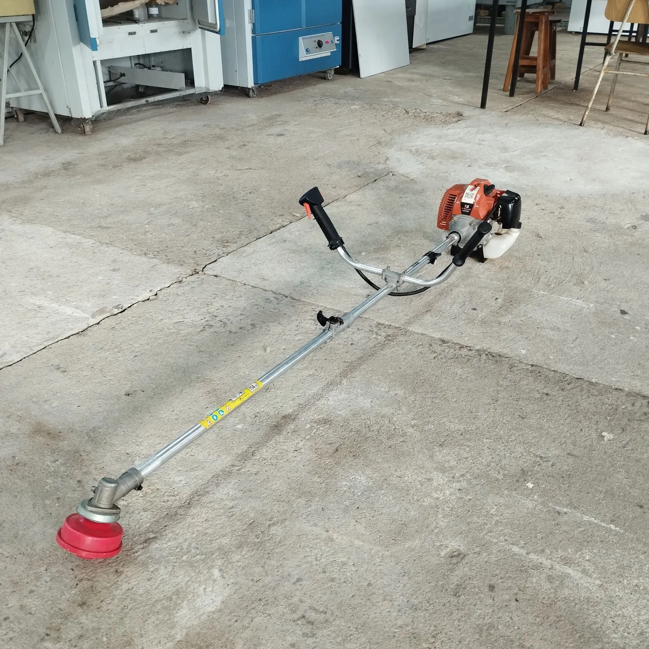 Roçadeira a gasolina T-maker 62cc - Ideal para seu jardim