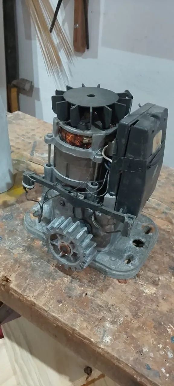 Vendo motor para portão eletrônico funcionando perfeitamente  - Foto 2