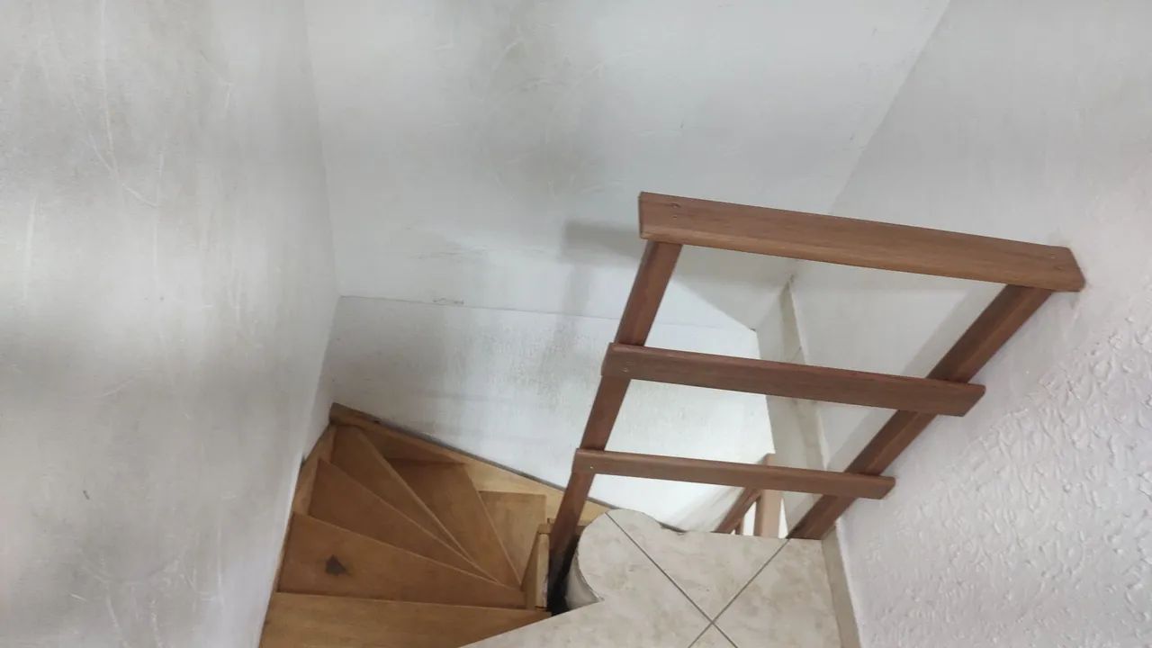 Escada de madeira caracol  - Foto 4