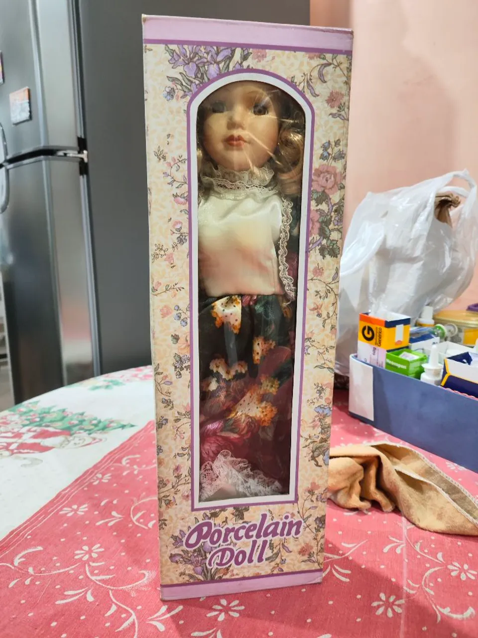 Boneca de Porcelana Colecionável - Embalagem Original