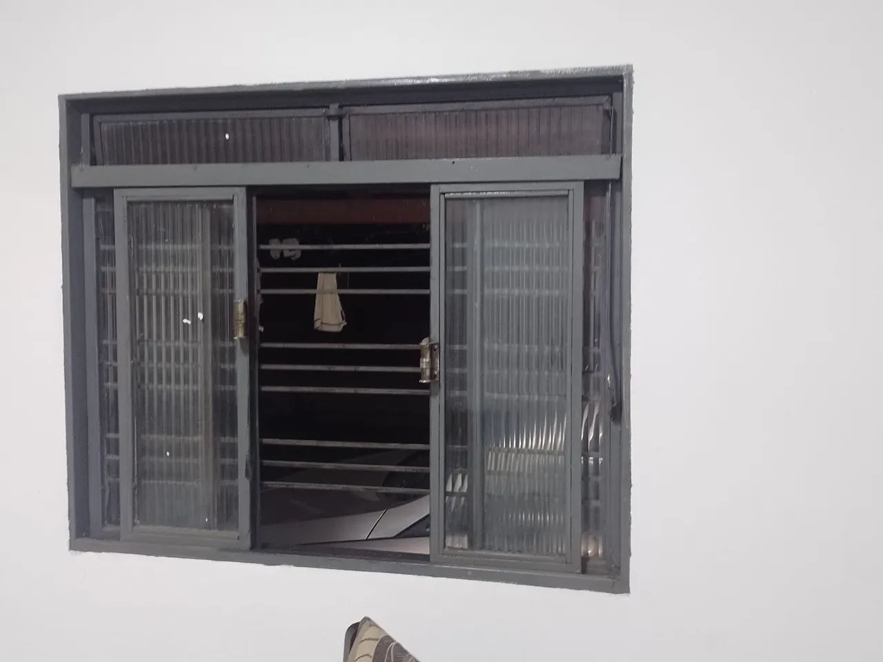 Janela super resistente tenho 3 200 cada