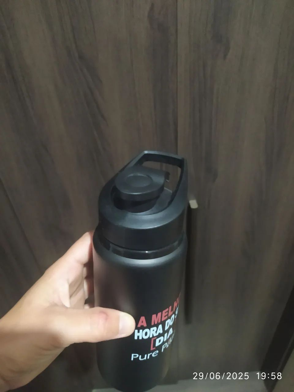 Garrafas e canecas