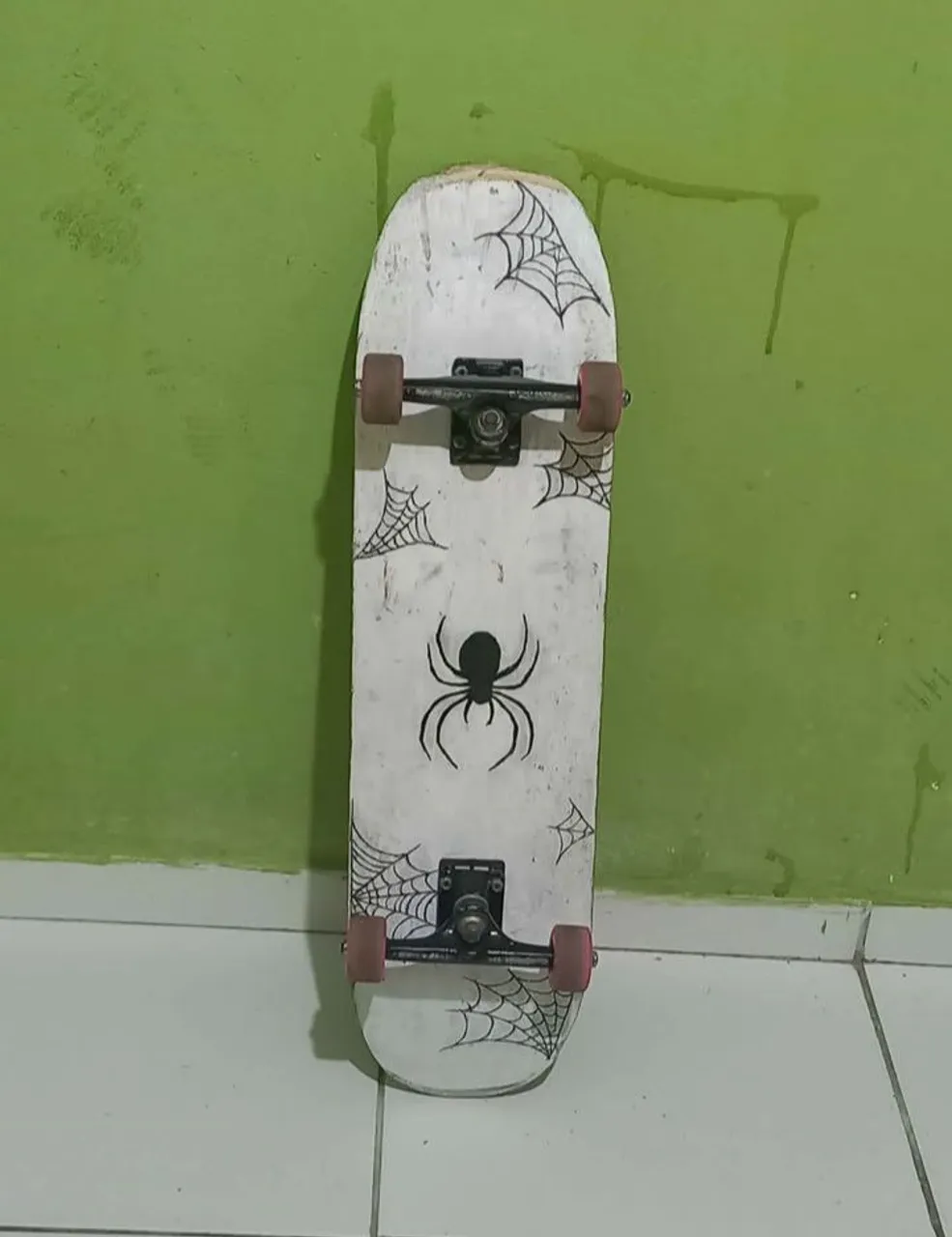 Skate Personalizado com Desenho de Aranha