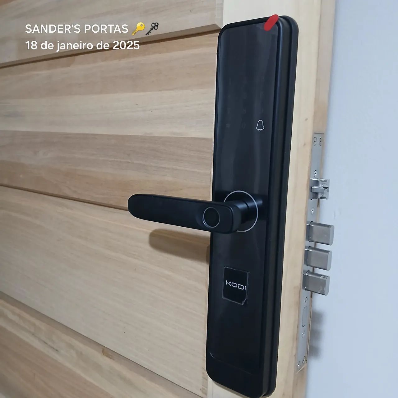 INSTALAÇÃO DE PORTAS  - Foto 3