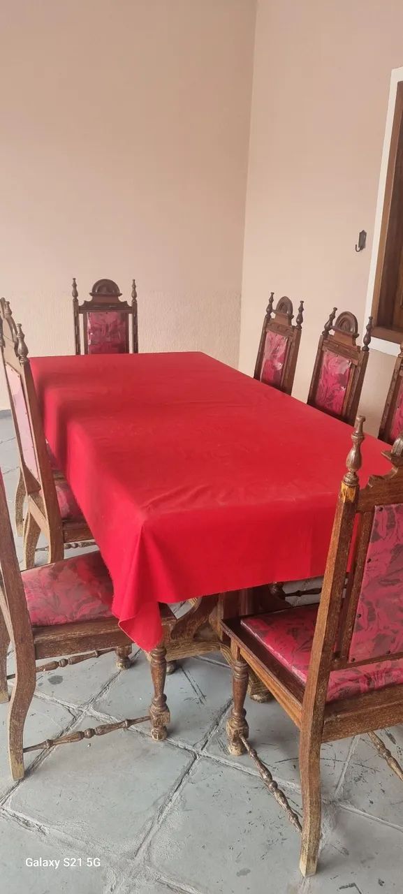 Conjunto mesa em madeira com cadeiras e armários  - Foto 2