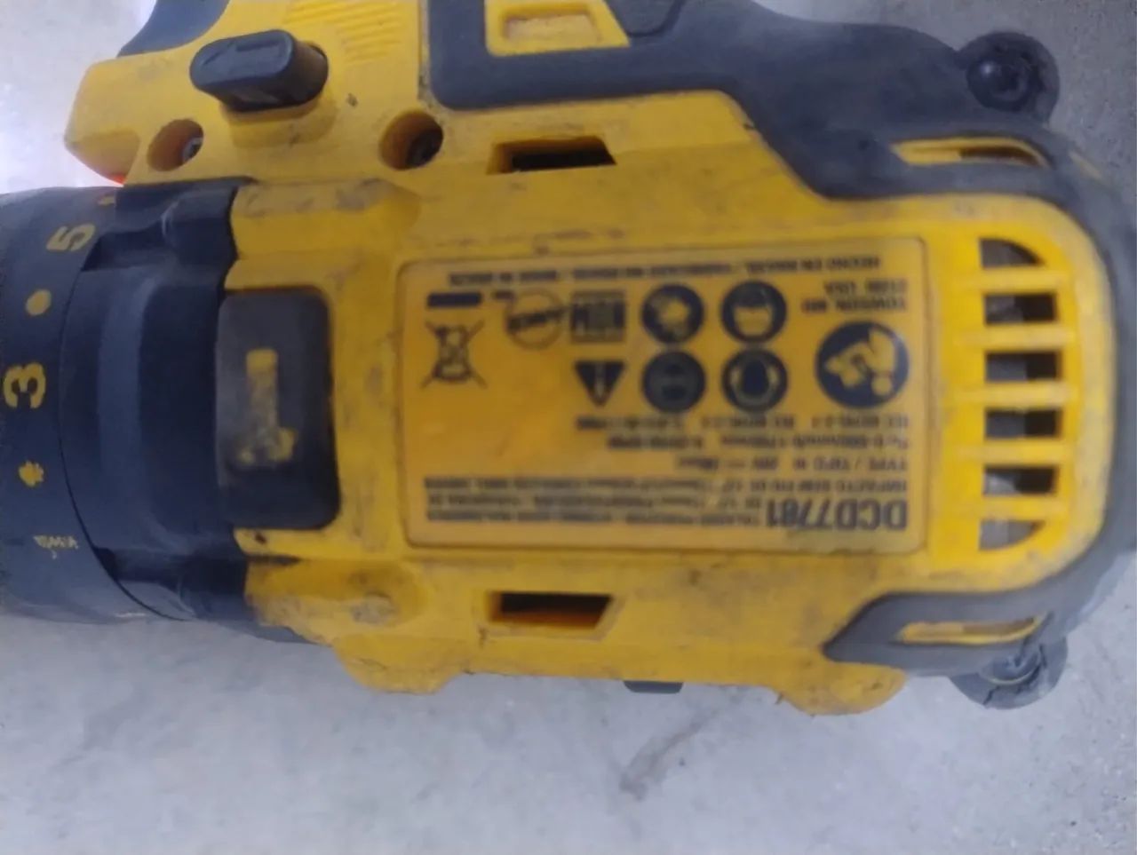 Furadeira e Patafusadeira Dewalt dcd7781 - Foto 2