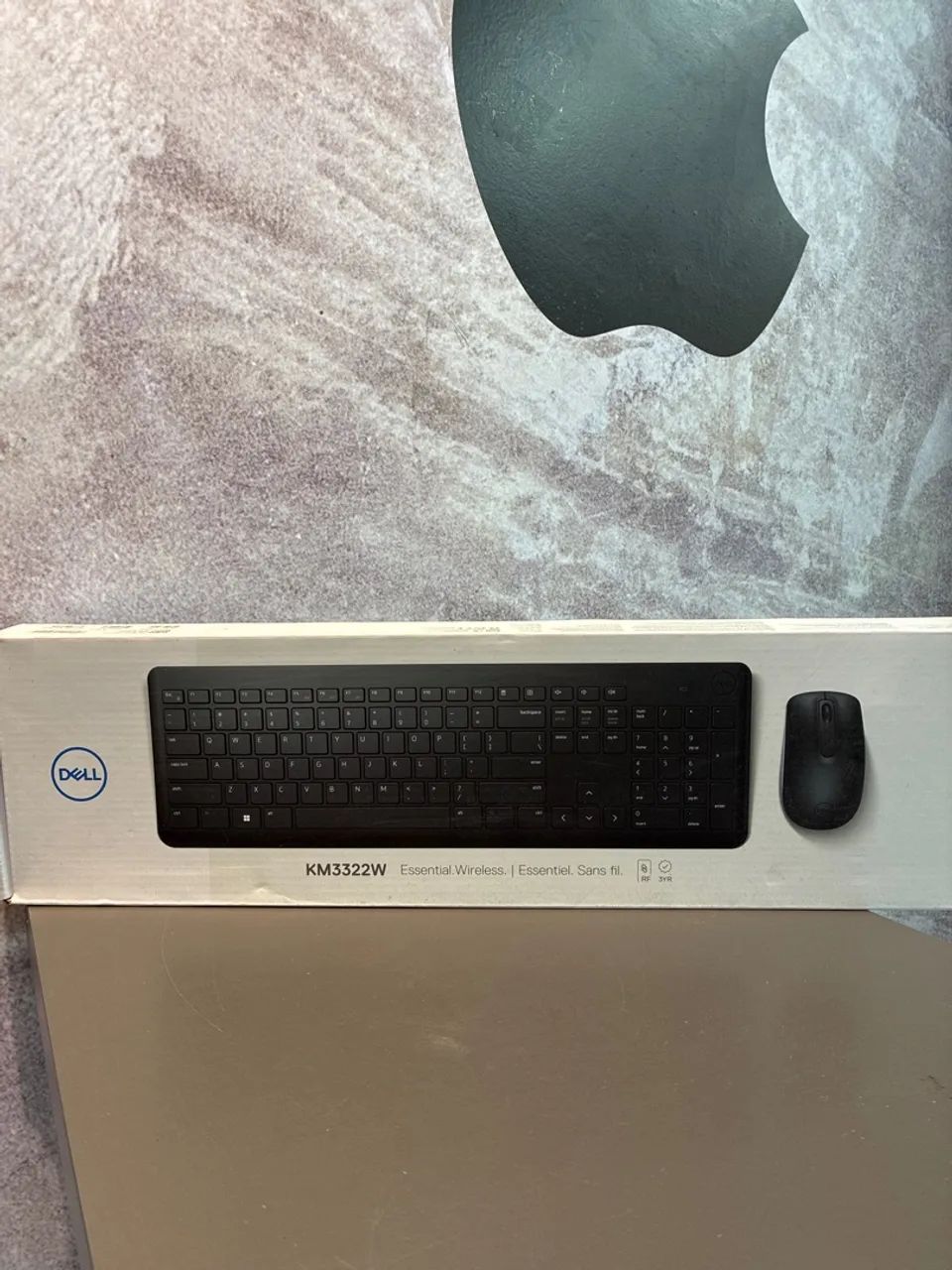 Kit de Teclado e Mouse Sem Fio Dell KM3322W com layout ABNT2
