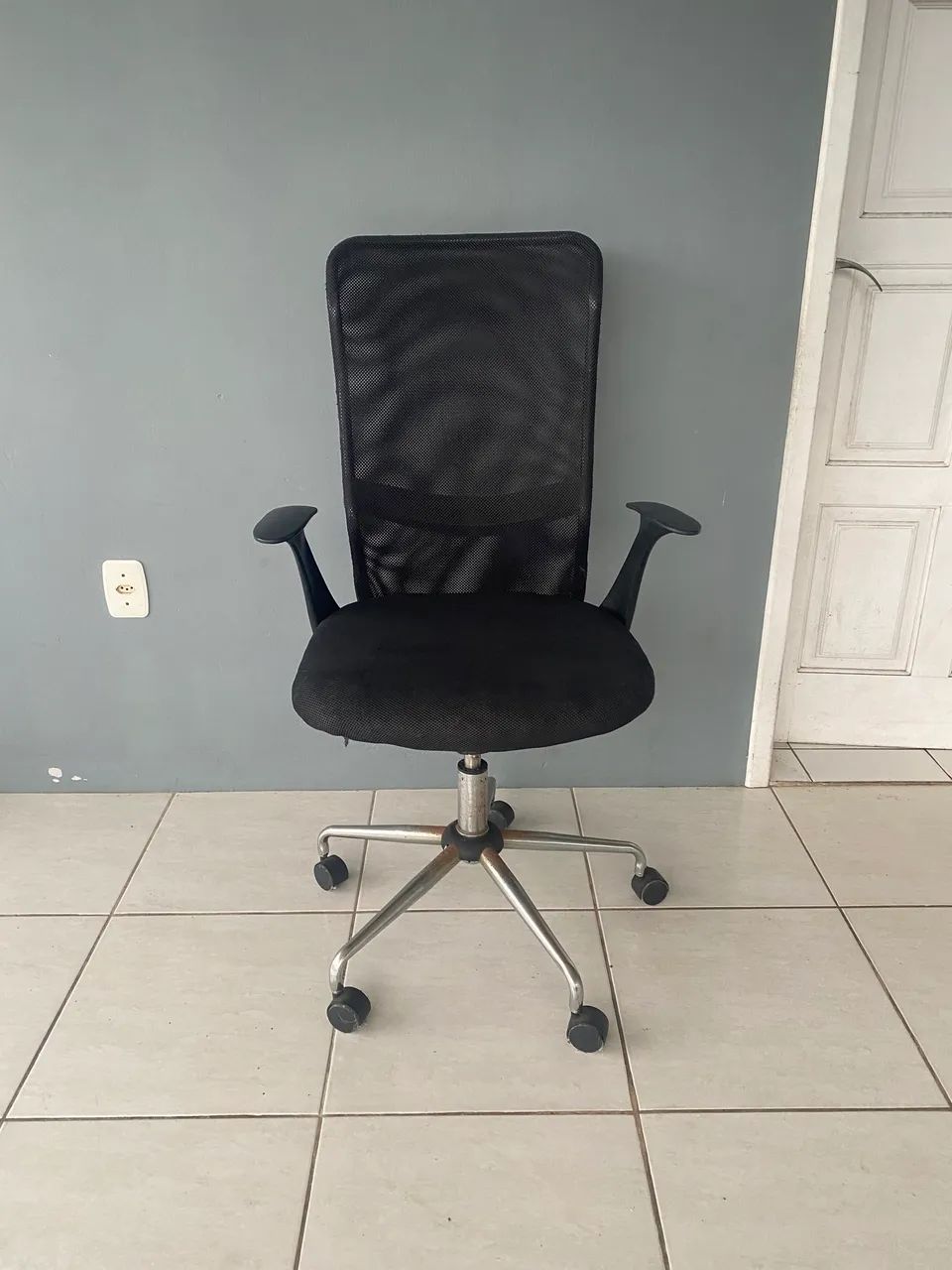 Cadeira escritório com regulagem de altura  - Foto 3
