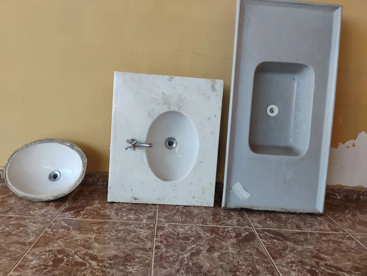 2 lavatórios e um pia