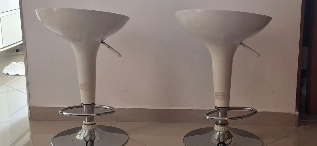 Banquetas brancas  - Foto 2