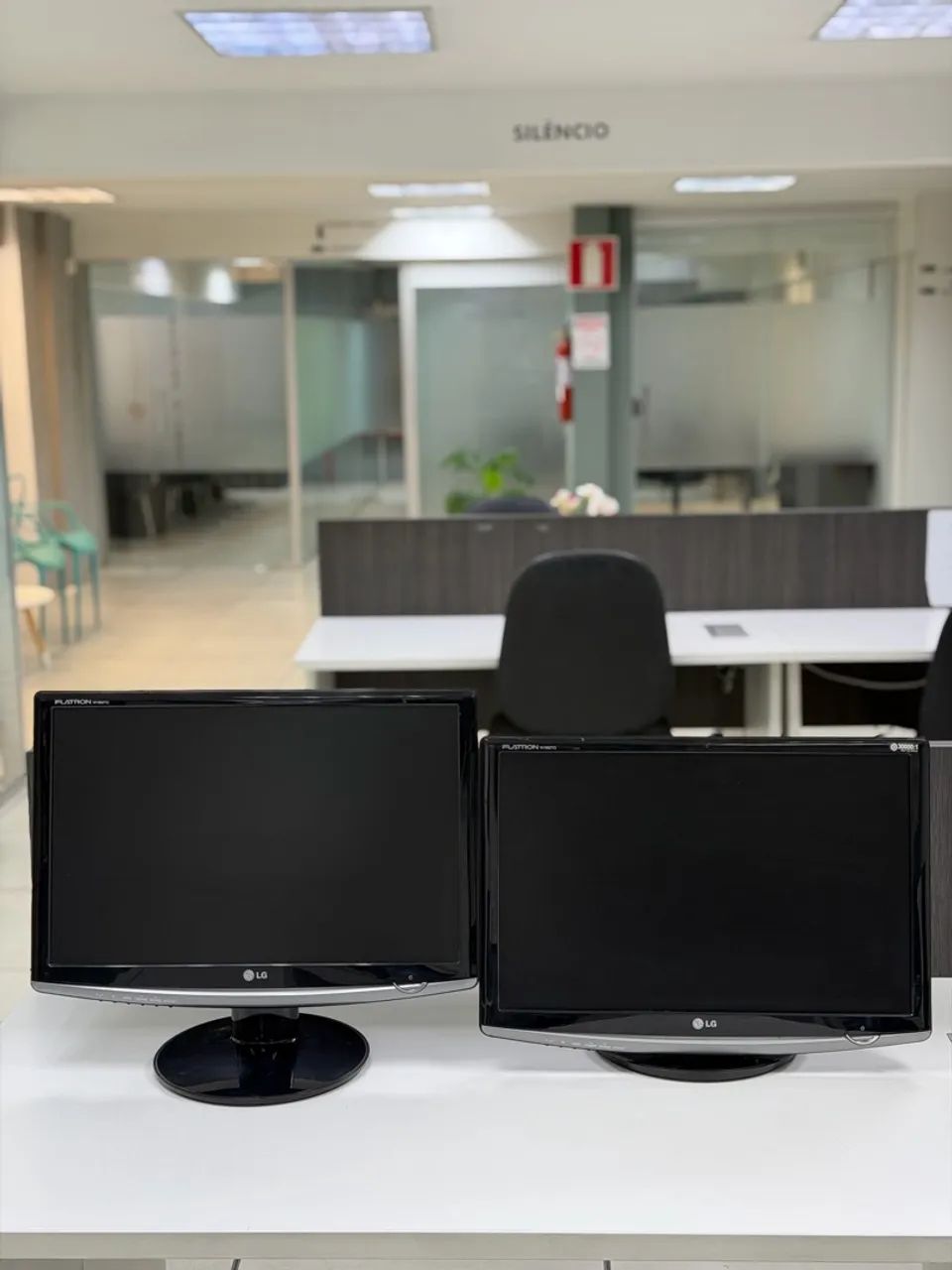Kit 2 Monitores LG Flatron W1952TQ-PF 19 Polegadas - Foto 2