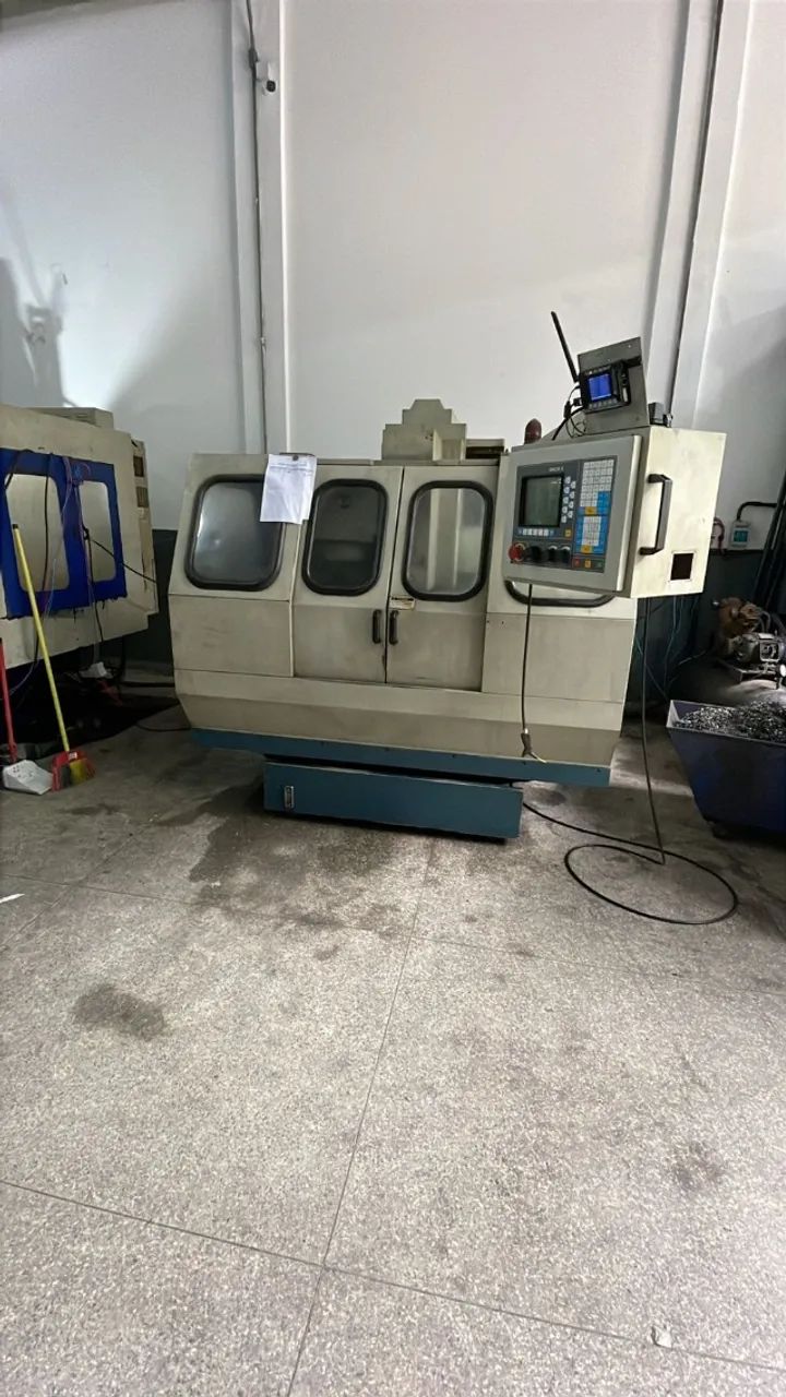 Vende-se Cnc Centro De Usinagem Romi Discovery 360 Maquina Com Geometria 100%
