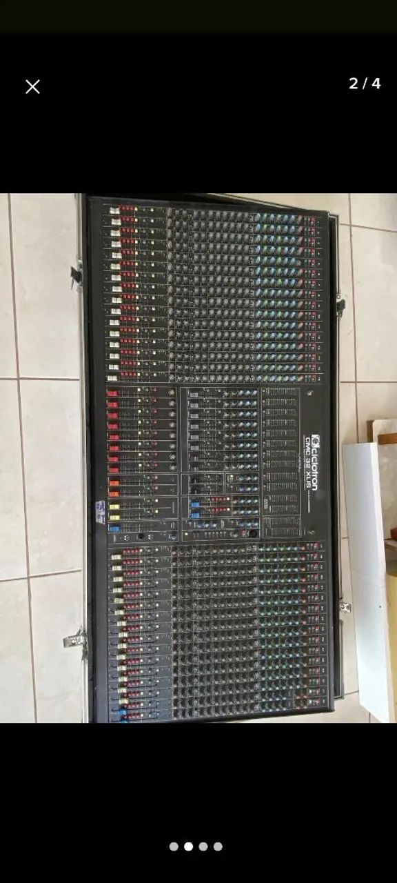 Mesa de som profissional impecável 