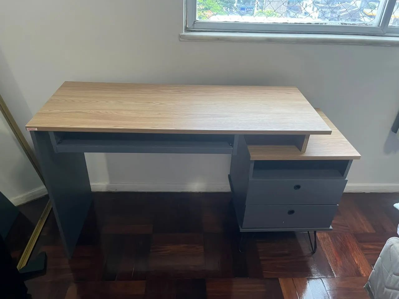 Mesa cinza artany