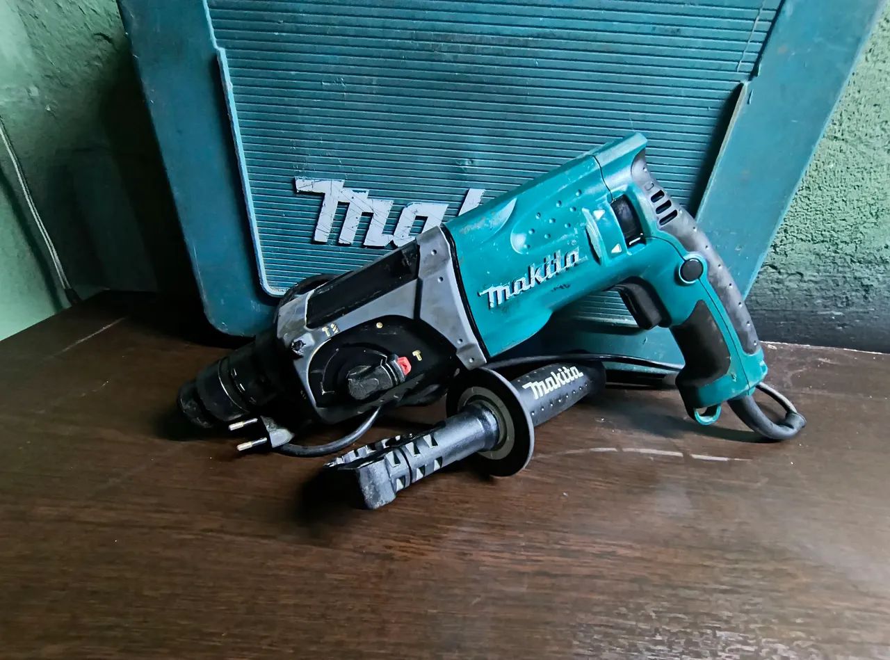 Martelete Perfurador Rompedor Makita HR2470 SDS Plus