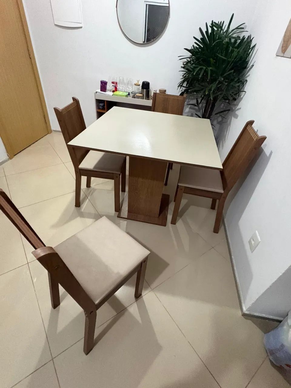 Mesa semi nova 4 cadeiras  - Foto 2