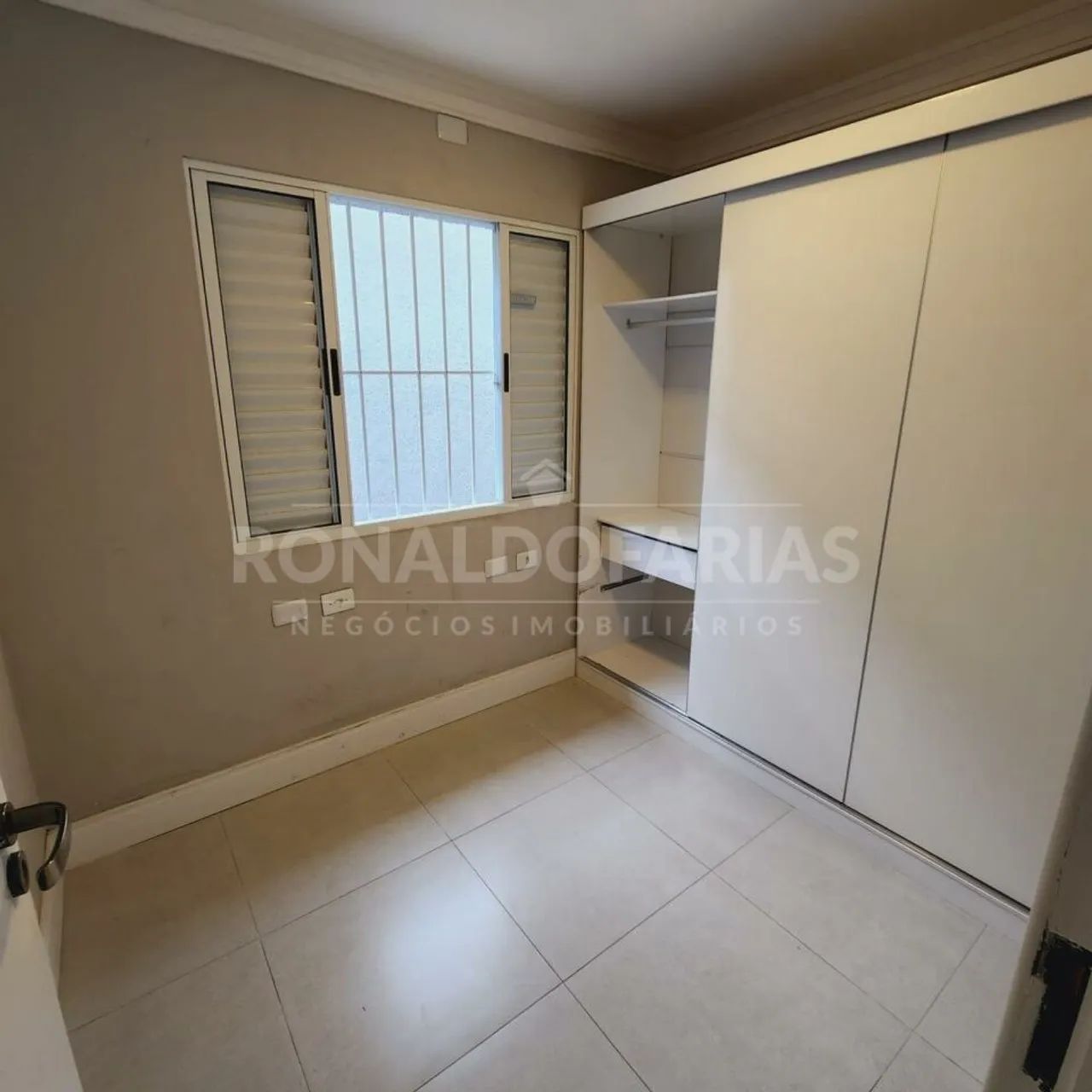 CASA À VENDA, NO GRAJAÚ, COM 3 DORMITÓRIOS SALA AMPLA E CHURRASQUEIRA. - Foto 5
