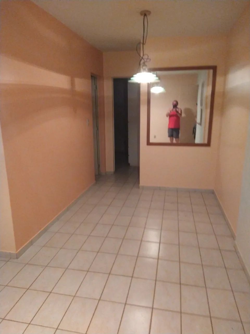 Alugo apt no setor alto da gloria com 2 quartos e armarios