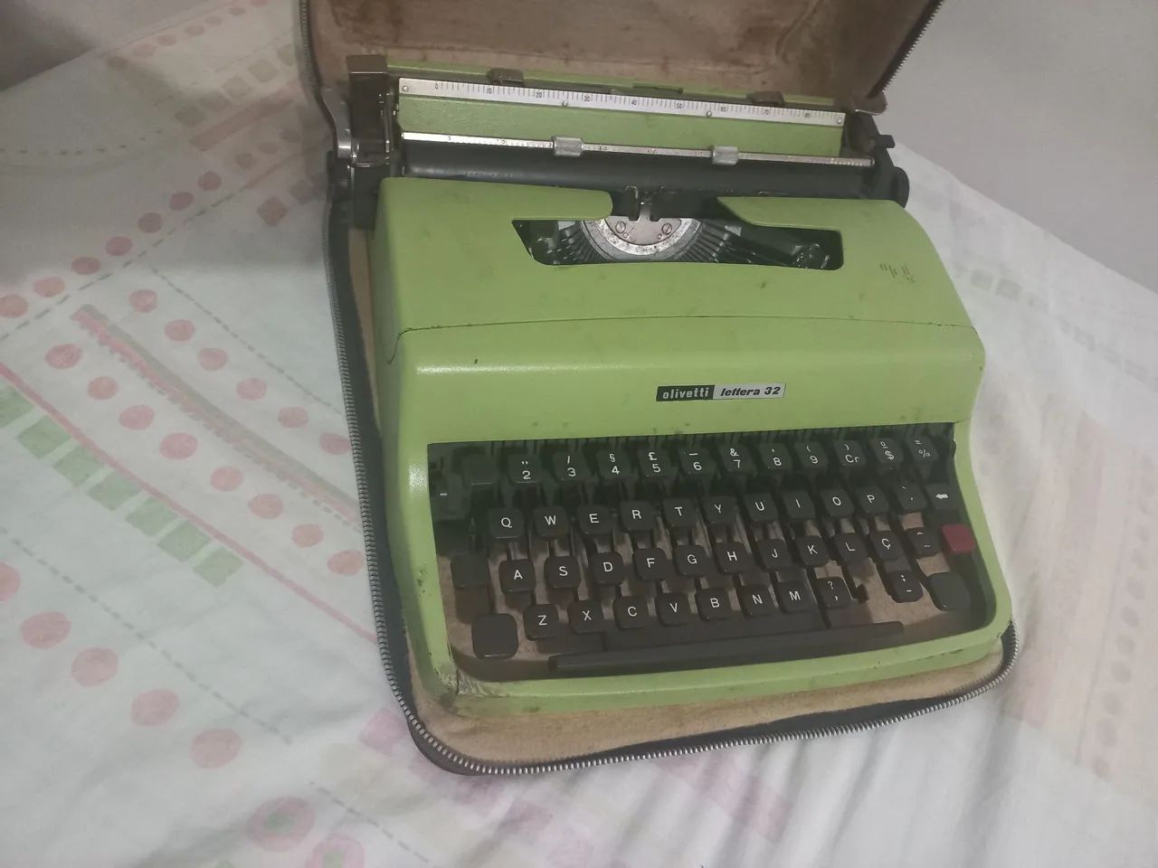 Máquina de escrever Olivetti Lettera 3264985871465603121