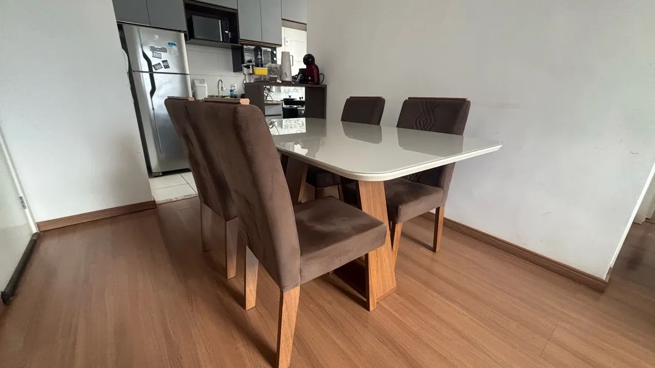 Conjunto de Sala de Jantar - Mesa com 4 Cadeiras - Foto 3