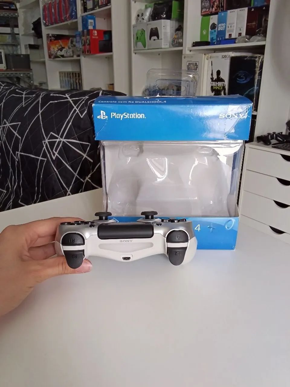 Vendo Controle Ps4 Prata Dragon Quest Semi novo - Foto 5
