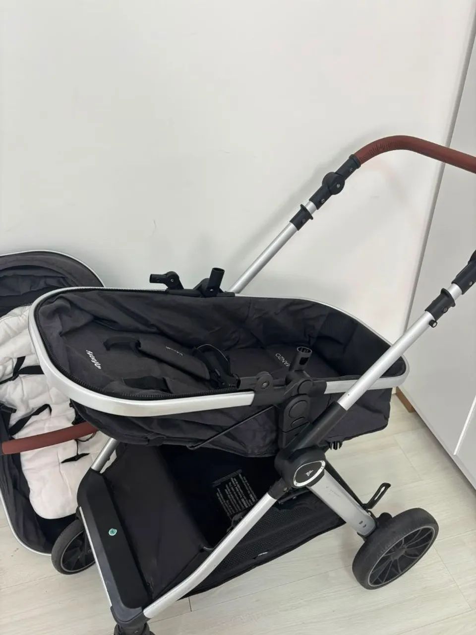 Carrinho de bebê + bebê conforto