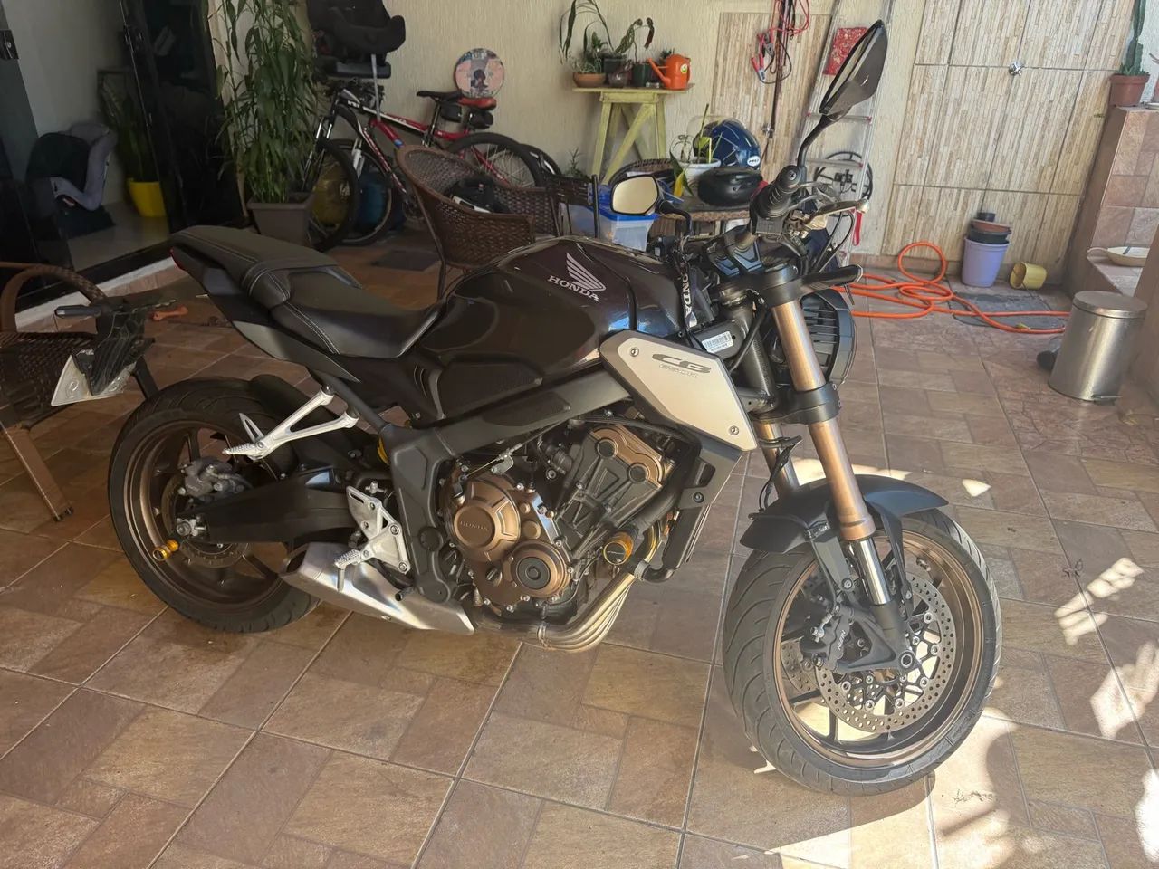 CB650R estado de zero KM - Foto 2