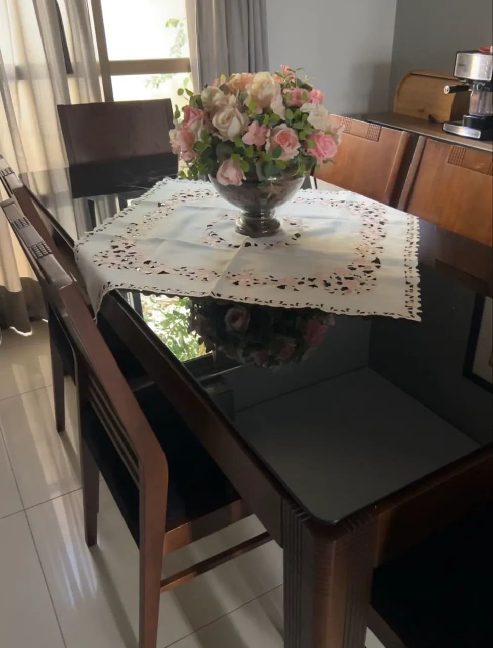Mesa de jantar + 6 cadeiras 