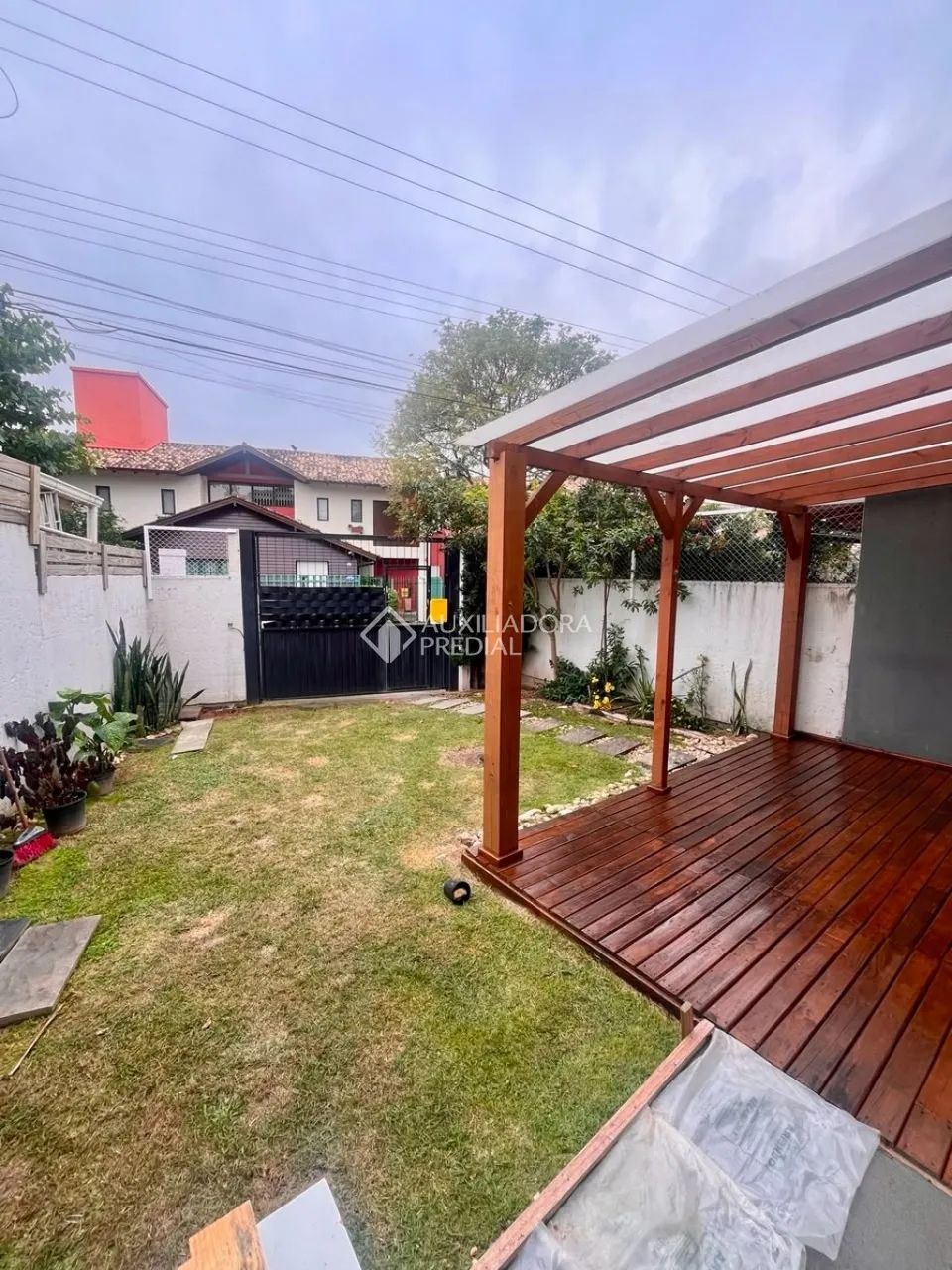 Casa com quatro dormitórios sendo duas suítes na lagoa. - Foto 2