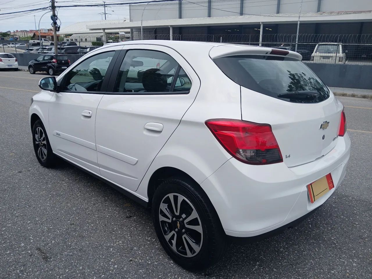 Chevrolet Onix Hatch LTZ 1.4 8V Flex Power Mec. 4P 2016 - Foto 3